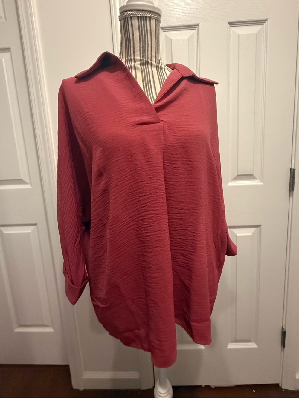 Relaxed Collared V-Neck Tunic in Dusty Rose She & Sky. NWT
